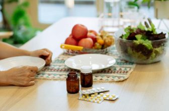 Dinh dưỡng cho phụ nữ tiền mãn kinh và mãn kinh